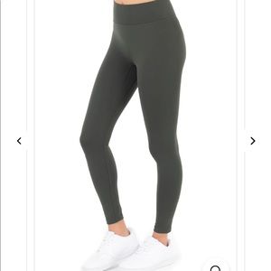 Sculpting compression legging